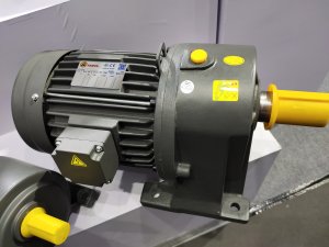 齒輪減速電機在礦石運送帶上的安裝流程與注意