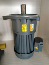 灌裝設(shè)備中齒輪減速馬達(dá)的應(yīng)用流程與注意事項(xiàng)