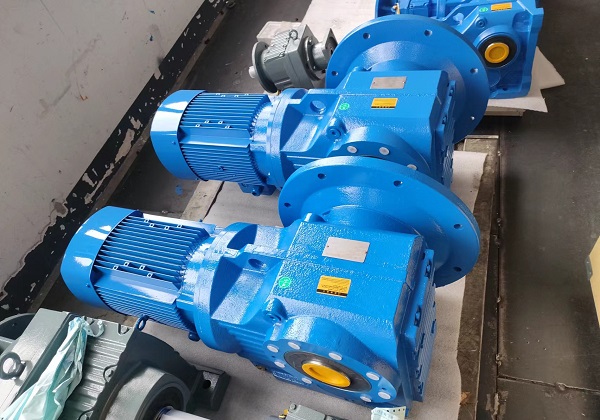 2.2KW電機(jī)含減速機(jī),2200W減速器帶電機(jī)型號